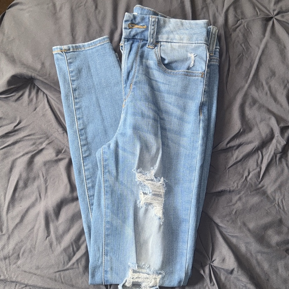 High waisted distressed jeans 👖